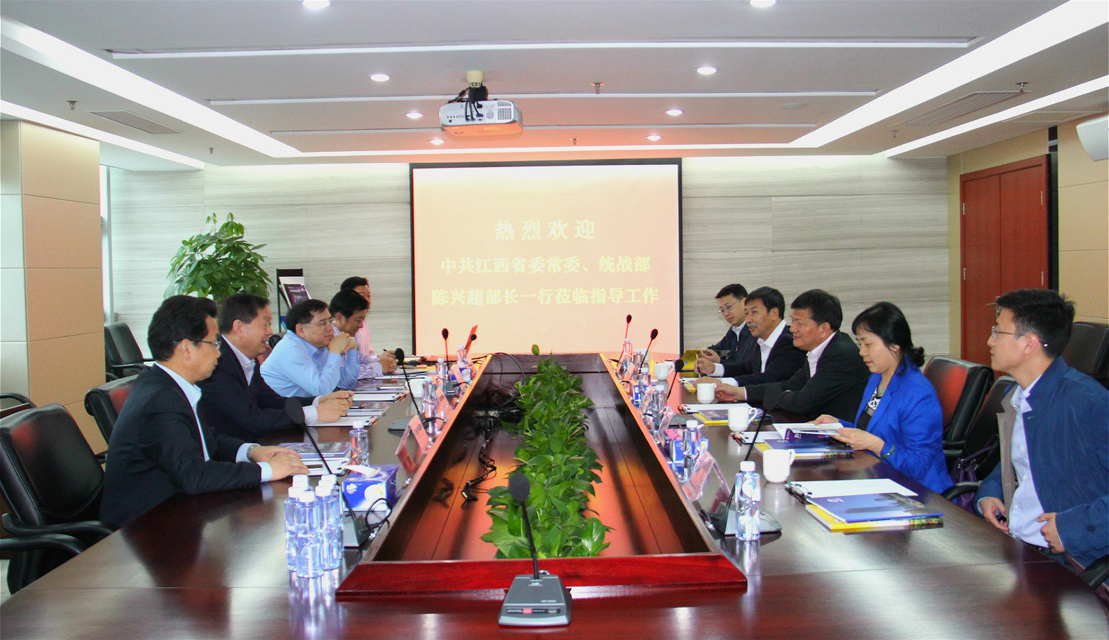 中共江西省委常委、統(tǒng)戰(zhàn)部部長陳興超一行到訪方大集團